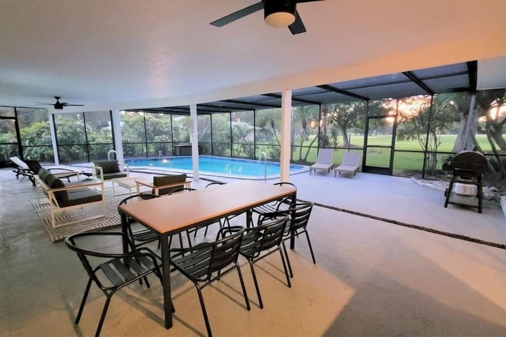 Remodeled 4Br Pool Home / Golf View/Near Beaches Сарасота Екстериор снимка